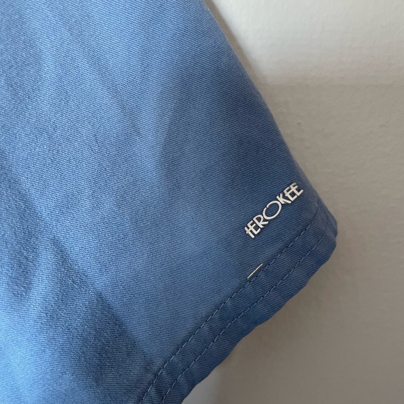 Cherokee women’s scrub top size large. Light blue. Preowned good condition - Picture 3 of 5